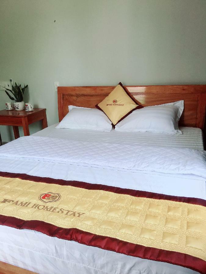 Fami Homestay Фонг Нха Екстериор снимка