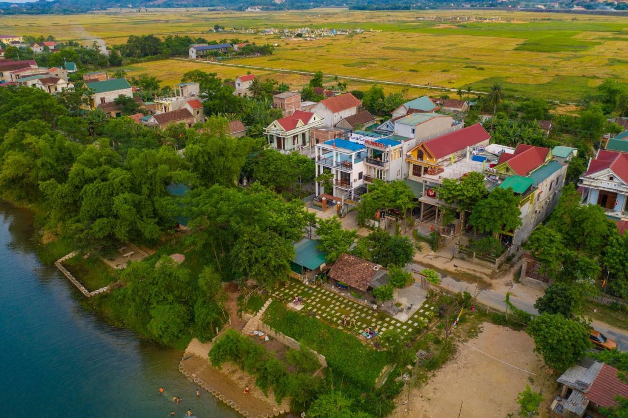 Fami Homestay Фонг Нха Екстериор снимка