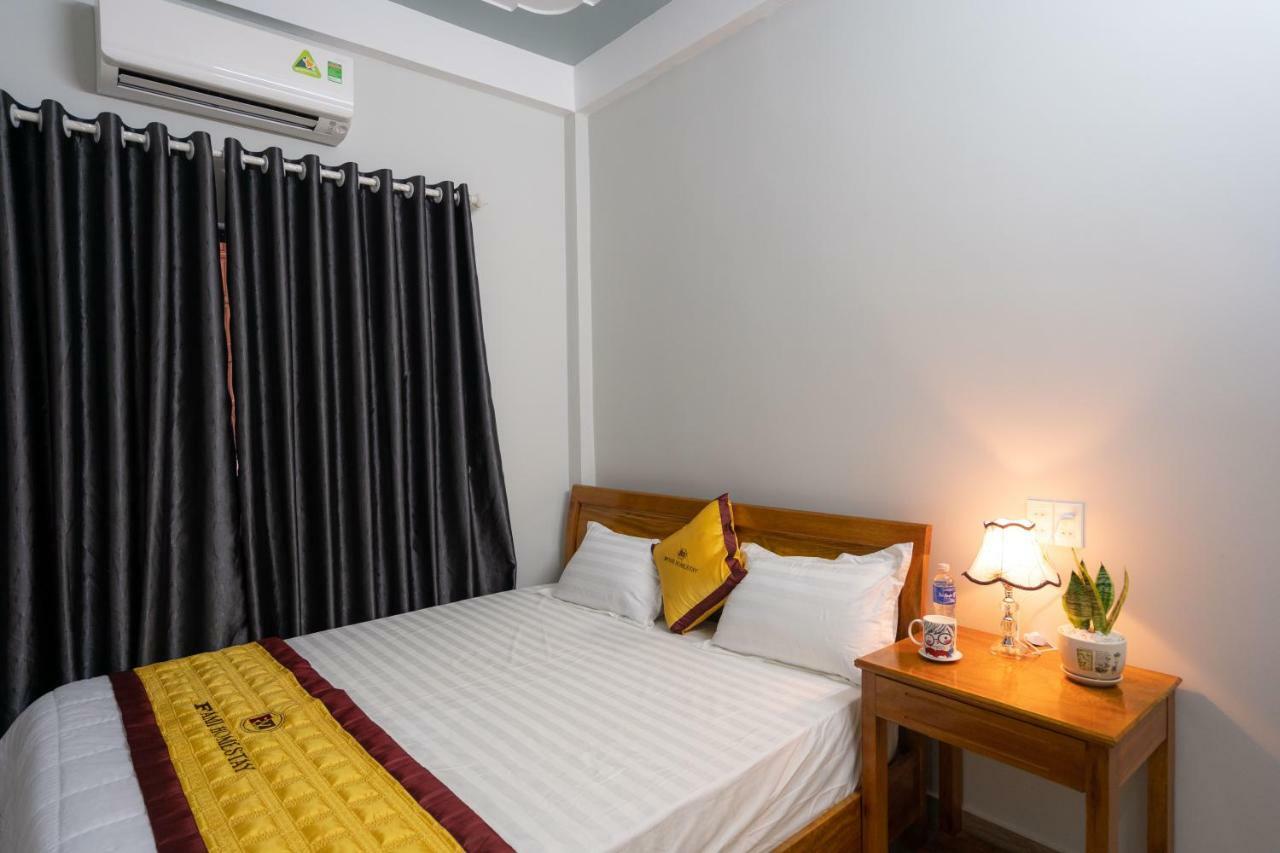 Fami Homestay Фонг Нха Екстериор снимка