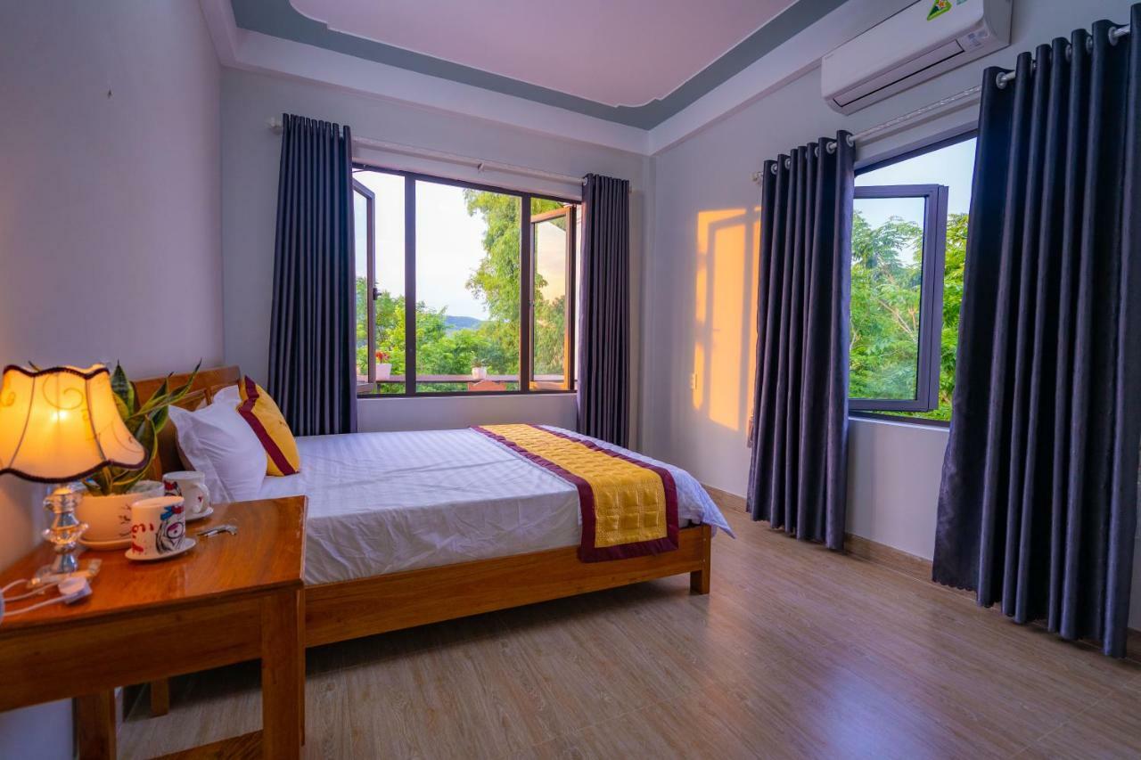 Fami Homestay Фонг Нха Екстериор снимка